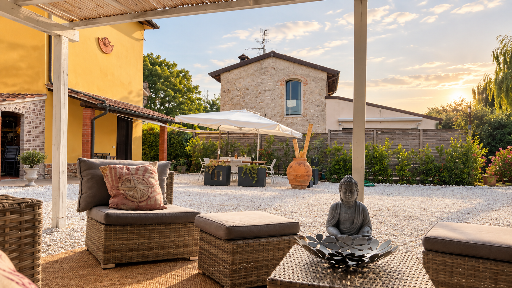 Pergola lounge and courtyard at Villa Versilia
