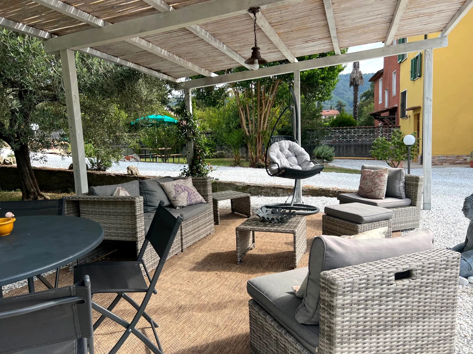 Pergola lounge at Villa Versilia